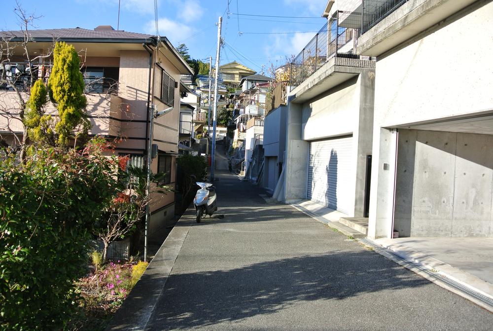 Local photos, including front road. Local (12 May 2012) shooting