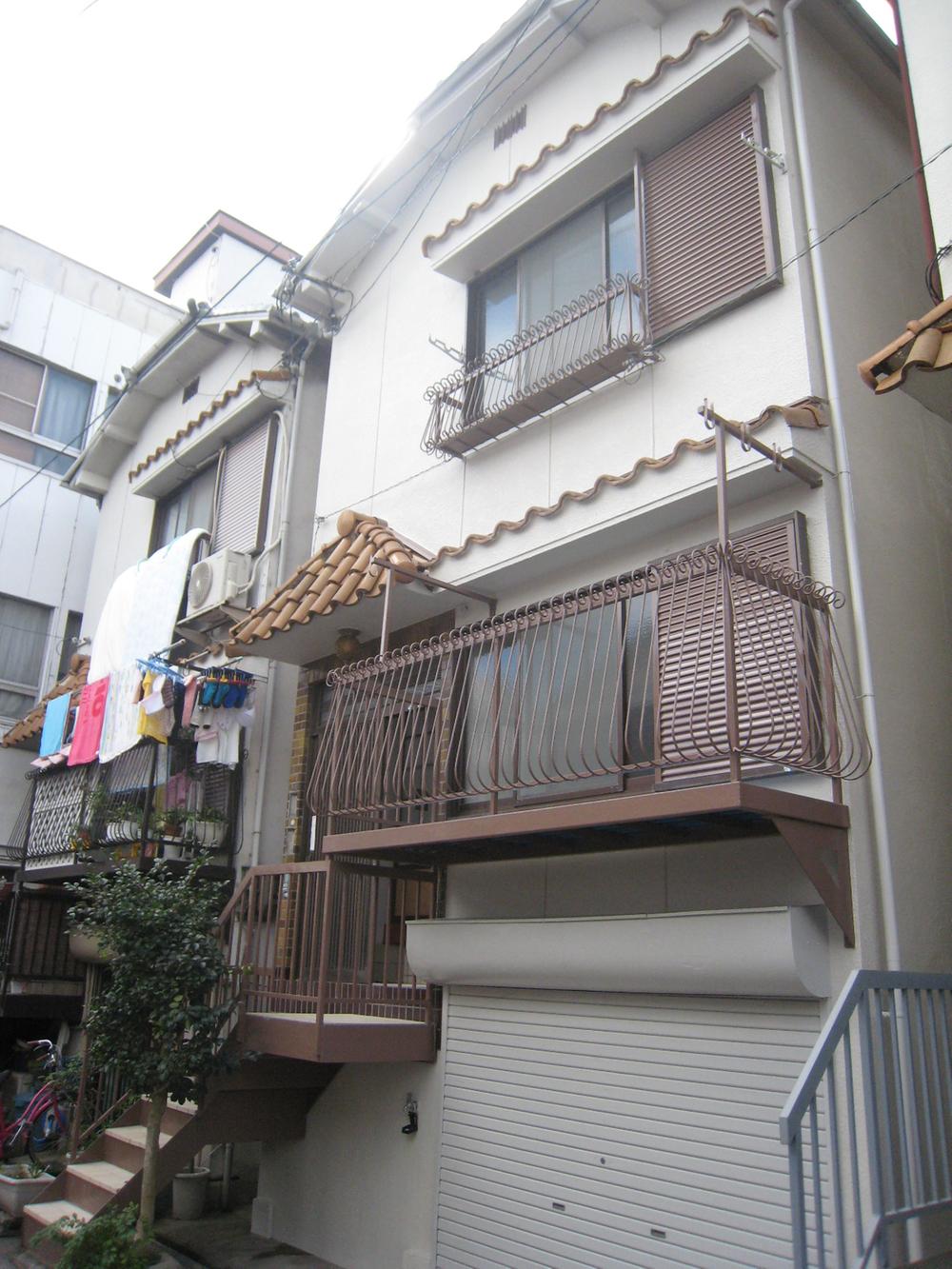 Local appearance photo. Local (10 May 2013) Shooting