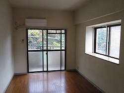 Living and room. Two-sided lighting in the corner room Day is good