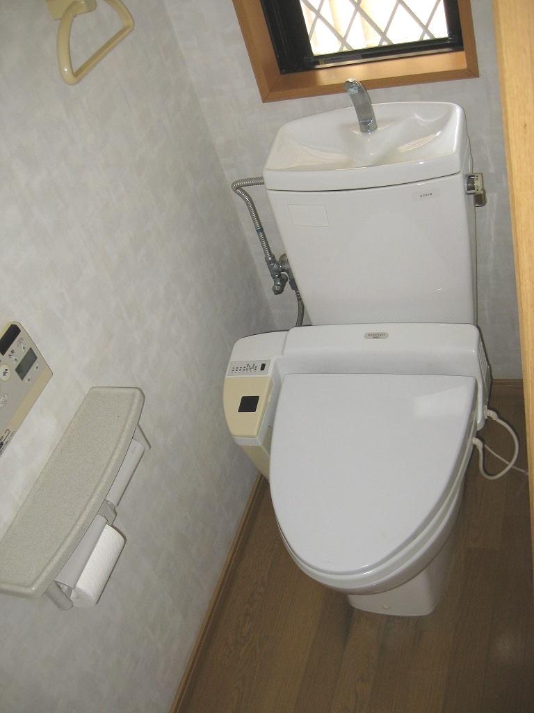 Toilet. Indoor (September 2013) Shooting