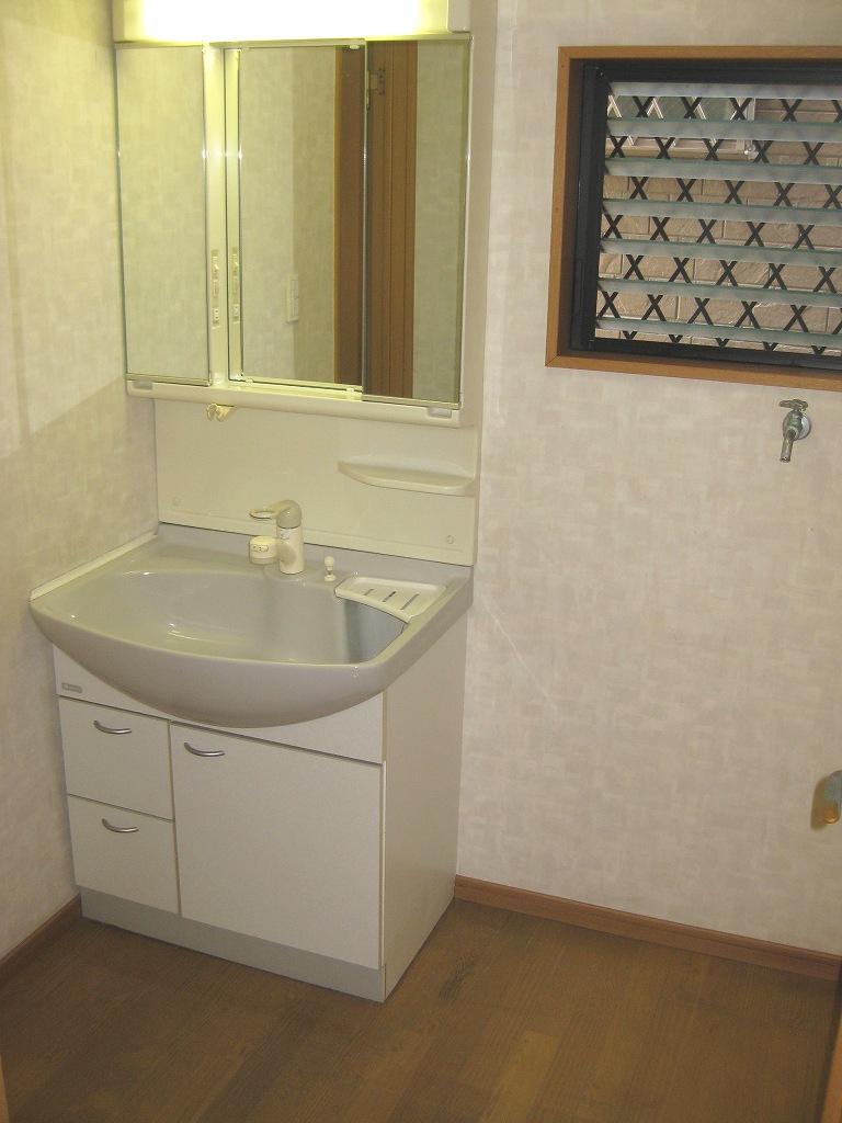 Wash basin, toilet. Indoor (September 2013) Shooting