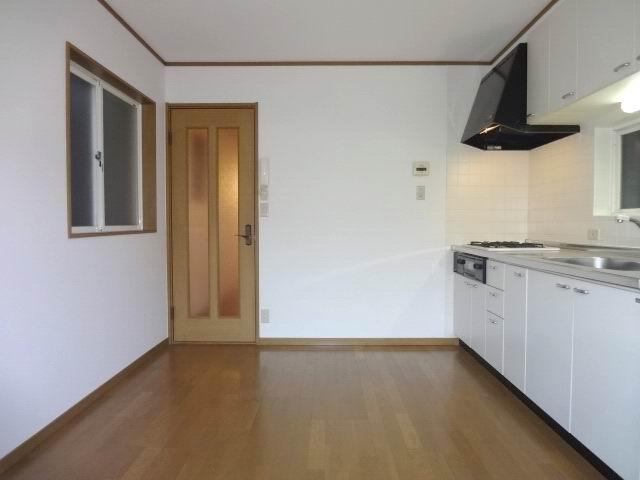 Living. Second floor DK7 Pledge. Two-sided lighting. Balcony. Is a cross stuck Kawasumi.