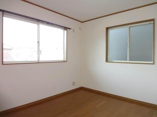 Non-living room. 3 Kaiyoshitsu 5.7 Pledge. Two-sided lighting. With closet. Is a cross stuck Kawasumi.