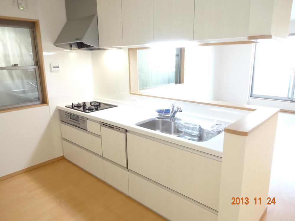 Kitchen. There are easy-to-use various measures! A lot of cooking is fun and function!