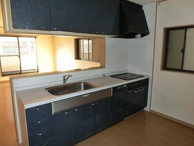 Kitchen. Room (August 2013) Shooting Kitchen space is spacious. IH kitchen