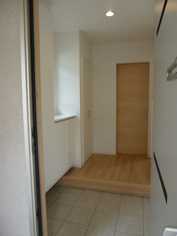 Entrance. Local (August 2013) Shooting