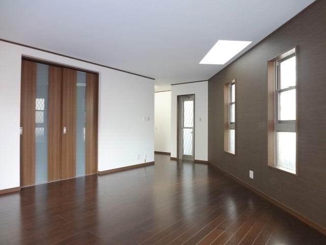 Living. Second floor living room. LDK18 Pledge. Electric shutter shutters ・ It is with floor heating (nook).