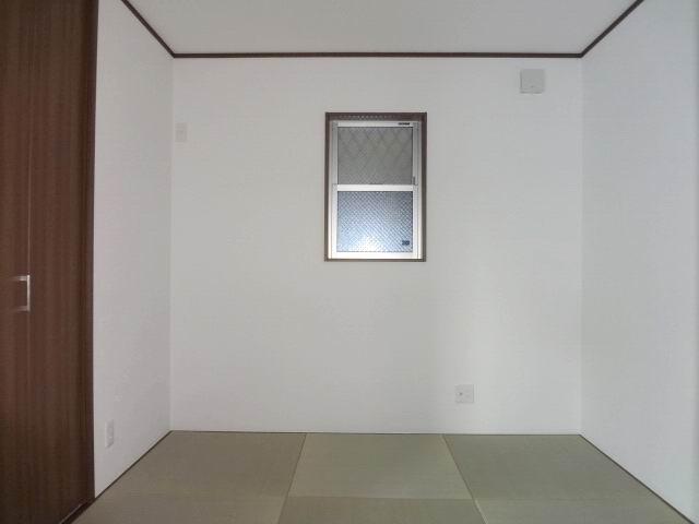 Non-living room. First floor Japanese-style room 4.5 Pledge. It is with a closet.