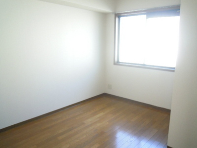 Living and room. Room 1