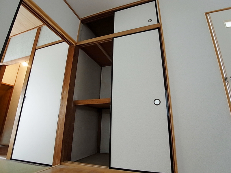 Receipt. Closet has depth