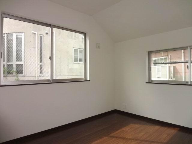 Non-living room. 2 Kaiyoshitsu 5.25 Pledge. With closet. It is a two-sided lighting. 