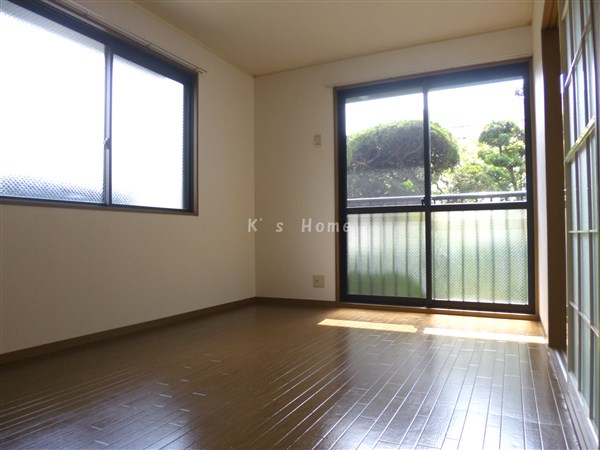 Other room space. Corner room