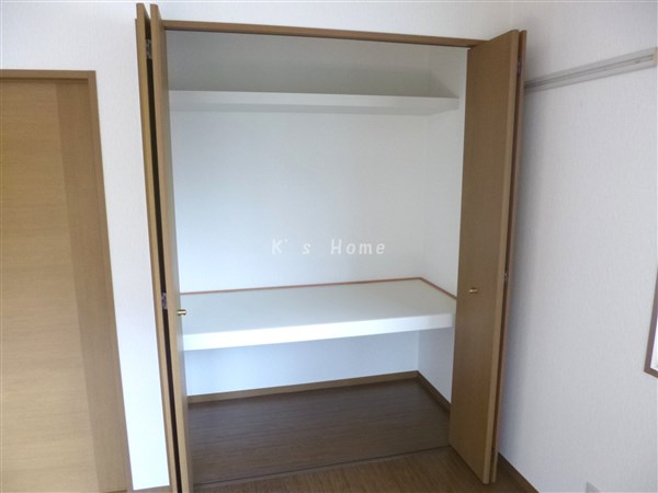 Receipt. Large closet