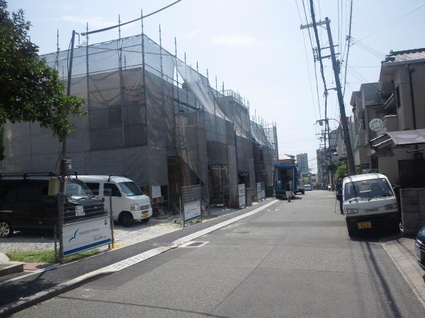 Local appearance photo. Front road spacious!