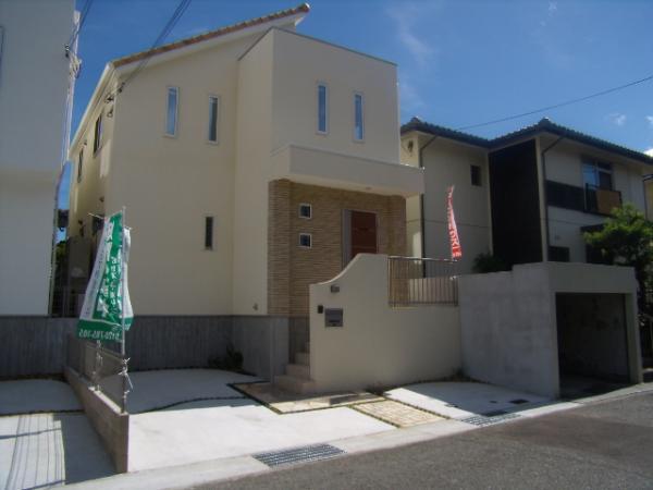 Same specifications photos (appearance). Situated stylish home!