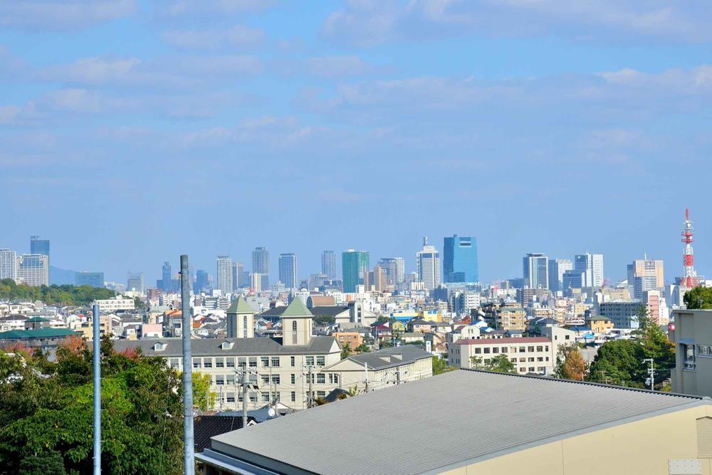 Other local. View from the site (November 2012) shooting View is one of the charm of this apartment complex overlooking the Kobe.