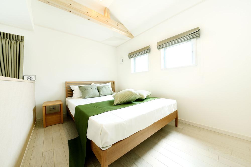 Other introspection. B2 No. parks - photos of the main bedroom. Bed space in the place went up a little stairs. Overlook the Night living, Fun is like a loft feeling the eyes of.