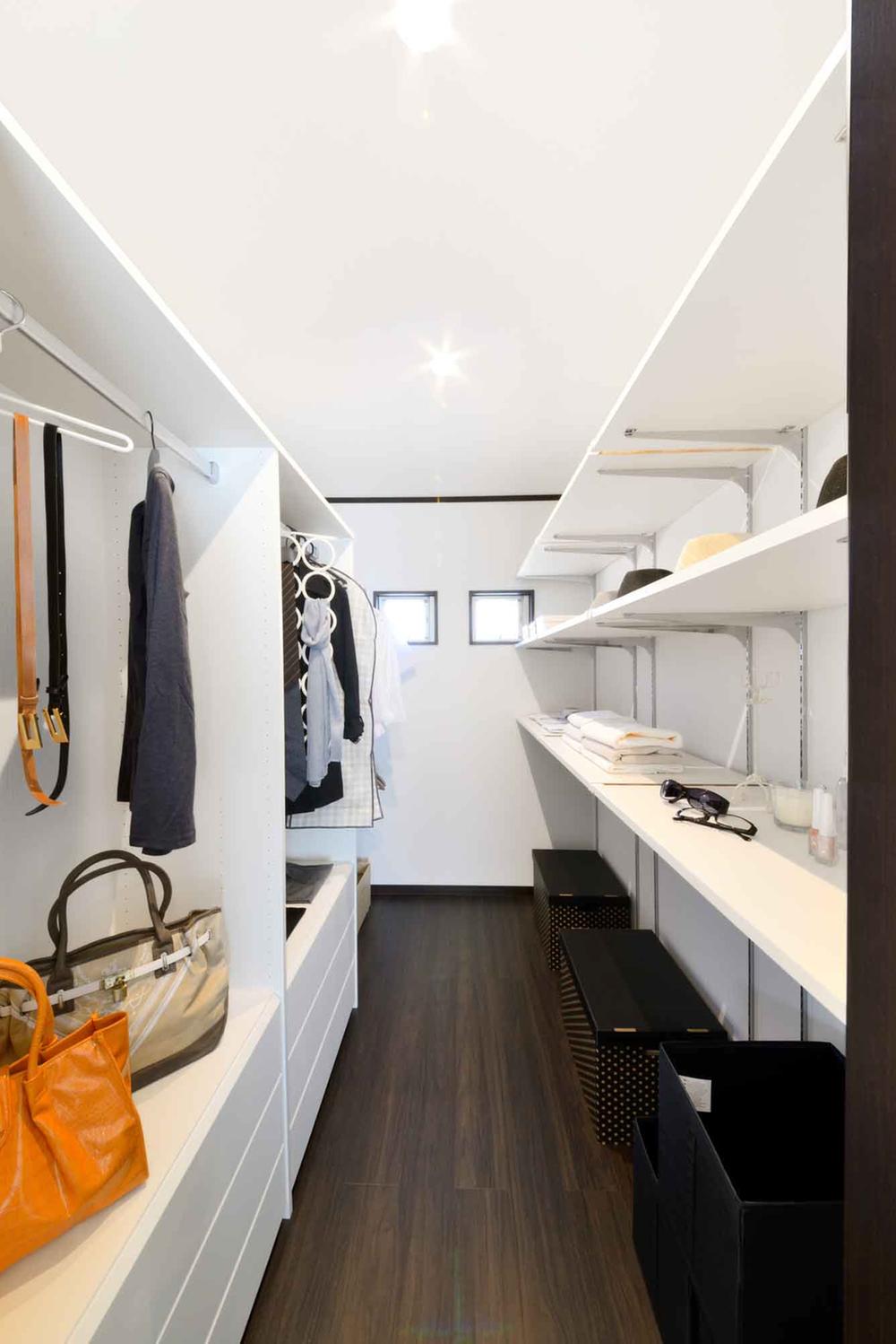 Receipt. A2 No. land -WIC photo. Installing a shelf and storage as standard in WIC provided in the main bedroom. Fashionable housed decorating, such as favorite bags and sunglasses.