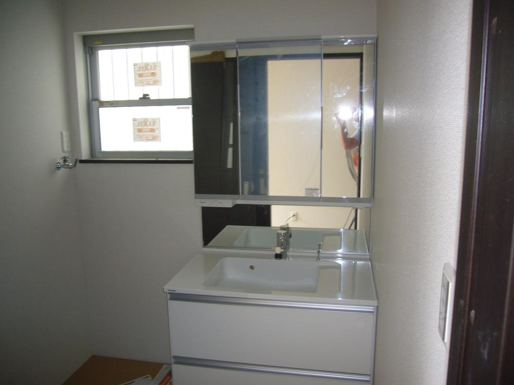 Wash basin, toilet. Indoor (July 2013) Shooting