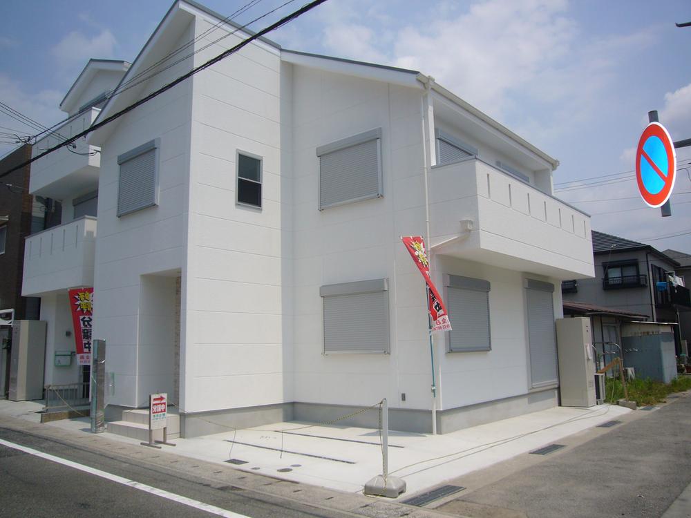 Local photos, including front road. Local (July 2013) Shooting