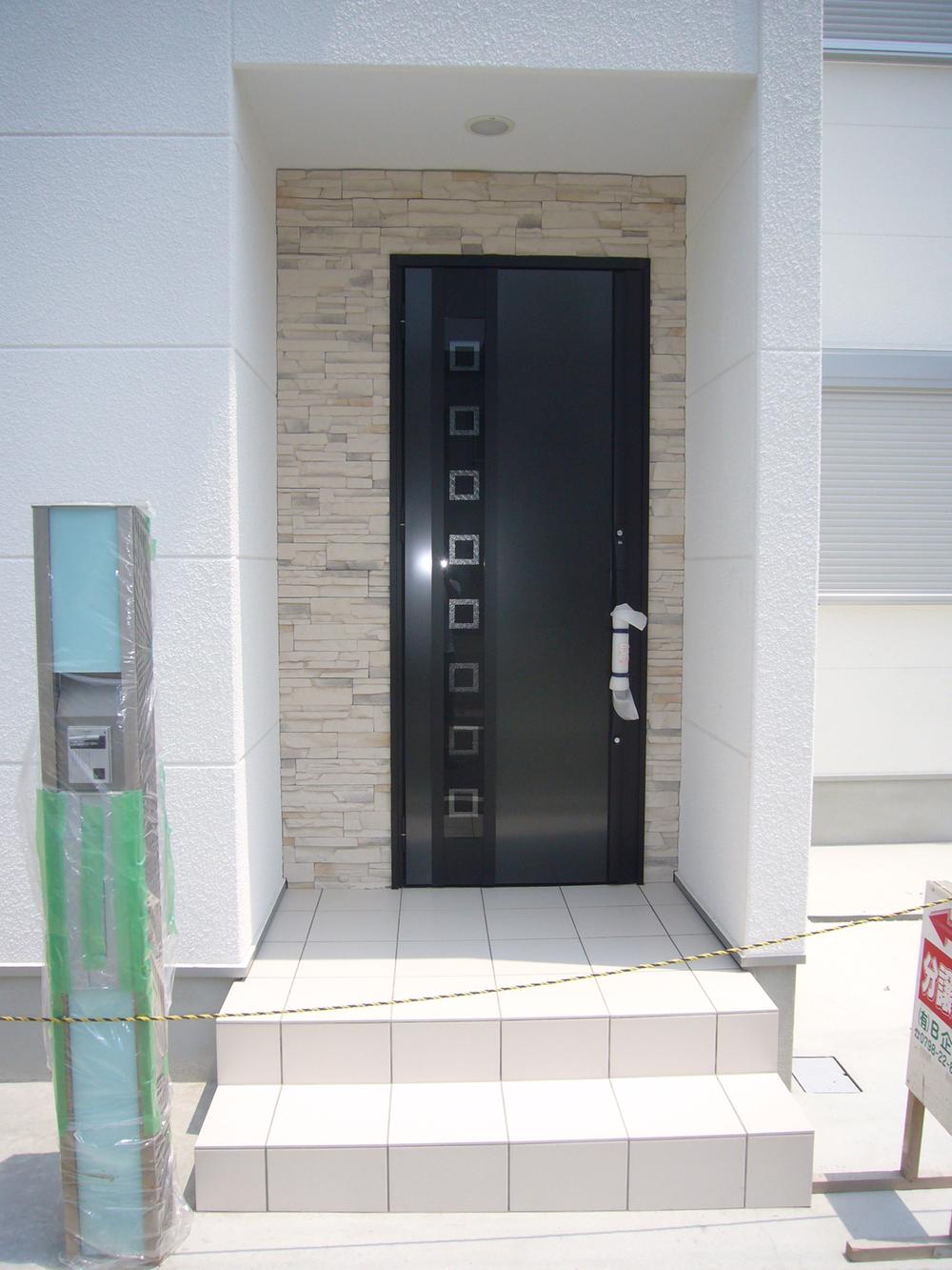 Entrance. Local (July 2013) Shooting