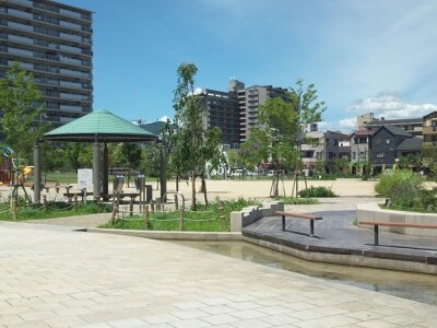 park. 915m until Mizukasadori park (park)