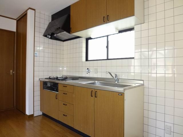 Kitchen. First floor kitchen. System kitchen. Gas stove is already replaced.