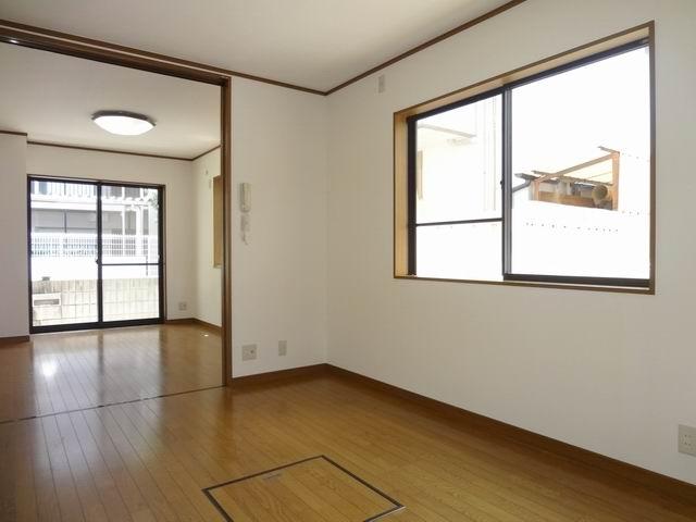 Living. First floor dining. DK9 Pledge. Is a cross stuck Kawasumi.