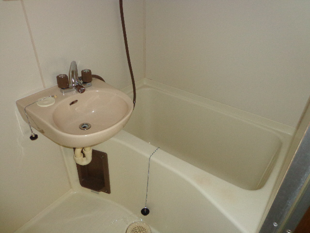 Bath. bathroom Wash basin