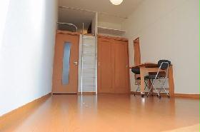 Living and room. High open ceiling