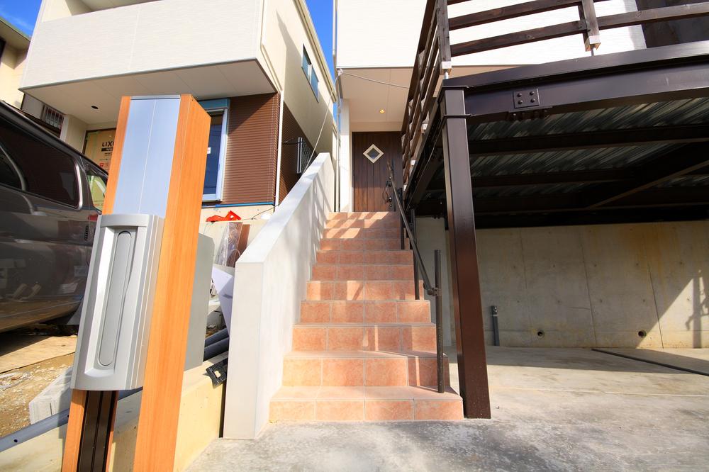 Entrance. Local (11 May 2013) Shooting