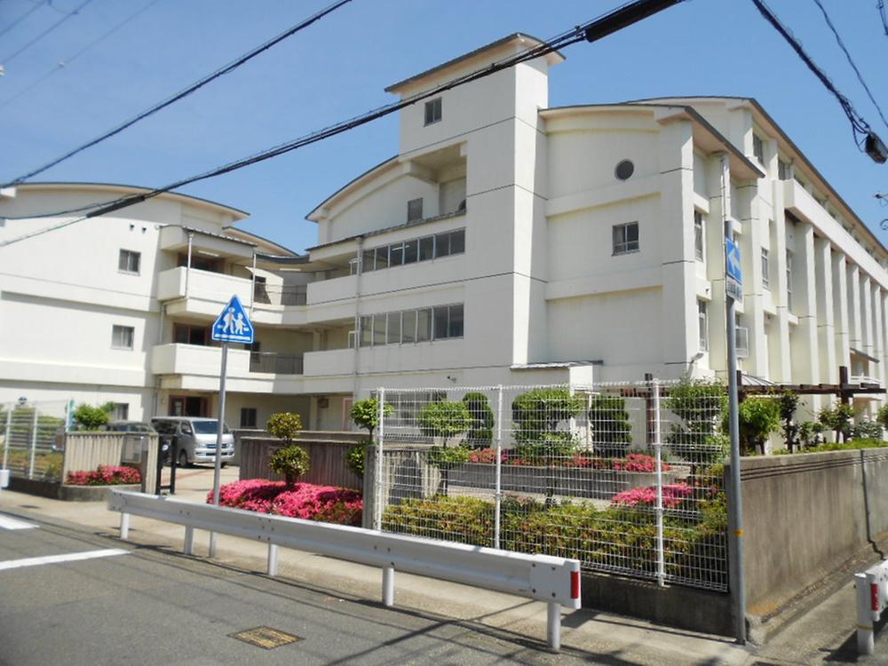 Primary school. Mano 150m up to elementary school