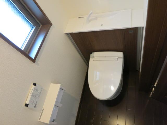 Toilet. Storage with toilet