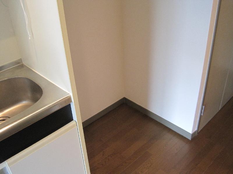 Kitchen. Refrigerator yard