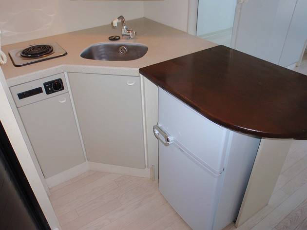 Kitchen. 2 door fridge