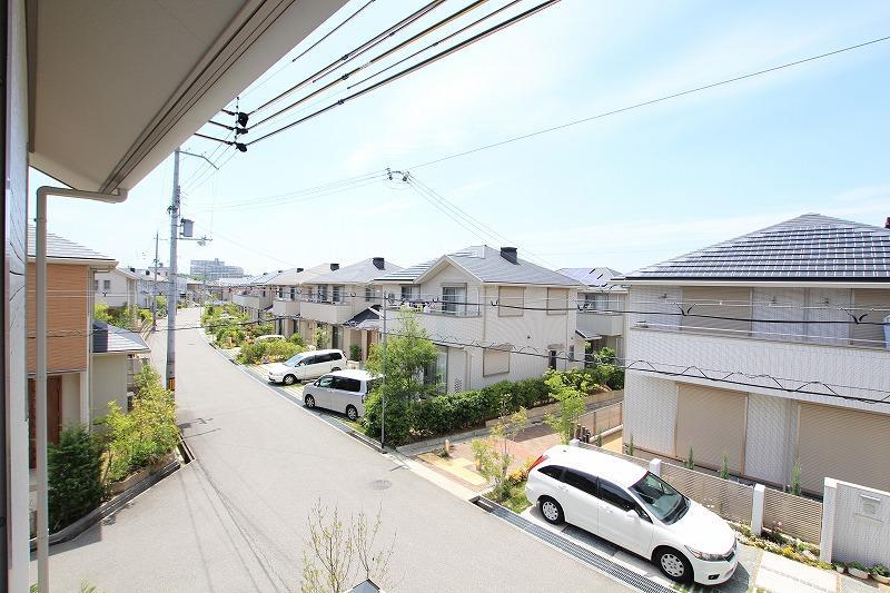 View photos from the dwelling unit. View from local. Please come to see this skyline. 
