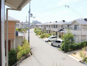 Family gather Living, Daylighting ・ Residence of PanaHome that fulfilled the ventilation of the height and leisurely relax breadth. The kitchen is full open face-to-face and the Island, such as, Family or cooking with everyone, It has been proposed in the easy shape serving. Popular Nanoha to Mothers, Ya sure easy living stairs coming home of the family, Basin while cooking ・ Goodness of bathing to have watched over the state of the child easy to water around the flow line such as. of course, Also it has been evaluated that the housework efficiency is UP. Also, You can change the use in accordance with the children of growth Ya "look-ahead type of Western-style", Large walk-in closet, And securing a sufficient storage space such as a closet, Variegated also clean effectively use devise a residential space. Including the model house, All finished already dwelling unit is possible preview. Let's experience the real thing in the eyes actually live. 