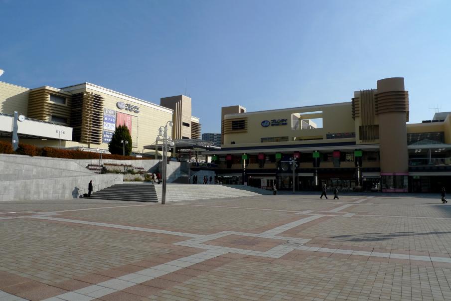 Shopping centre. 2812m to Plenty