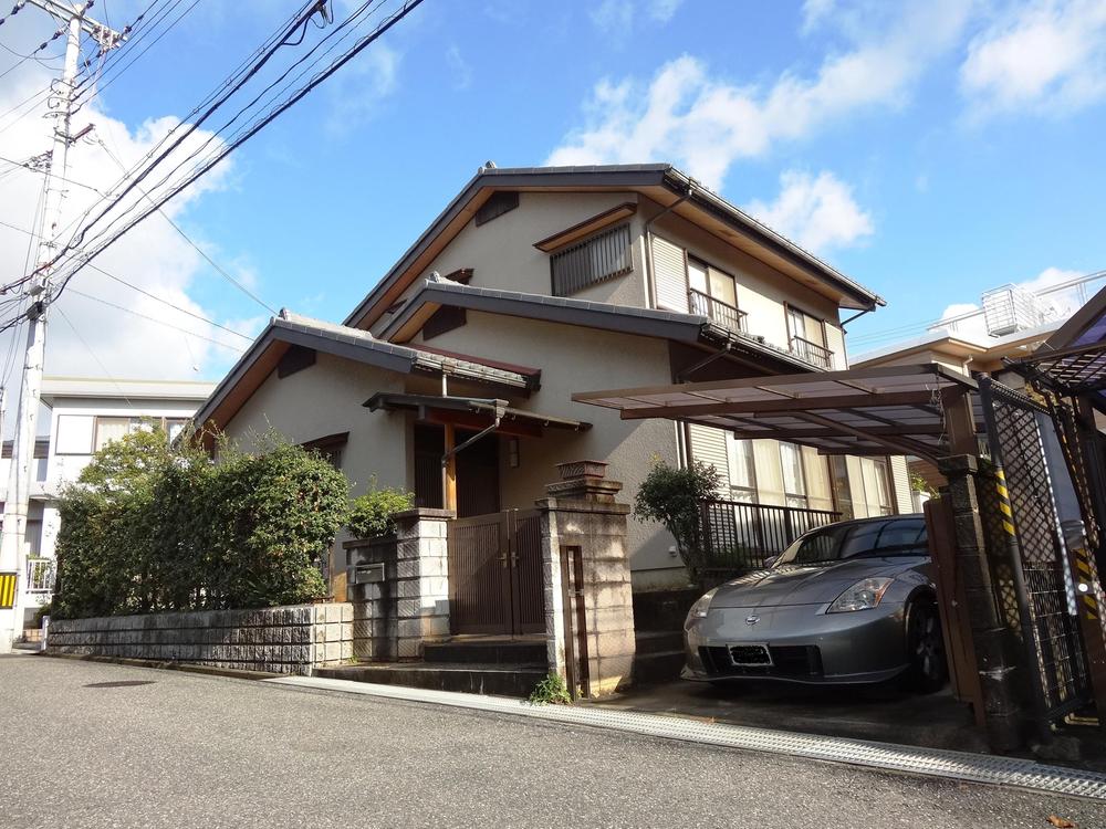 Local appearance photo. Local (11 May 2013) Shooting