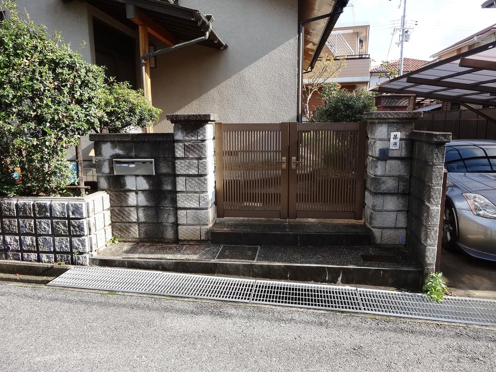 Local photos, including front road. Local (11 May 2013) Shooting