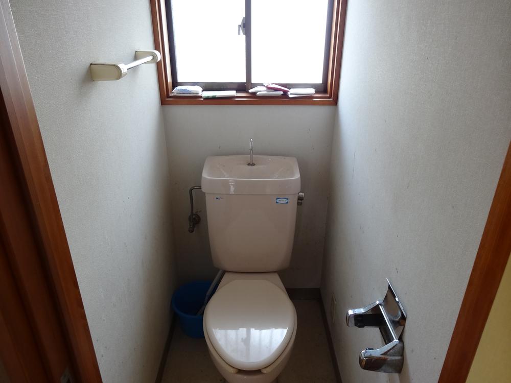 Toilet. Indoor (12 May 2013) Shooting