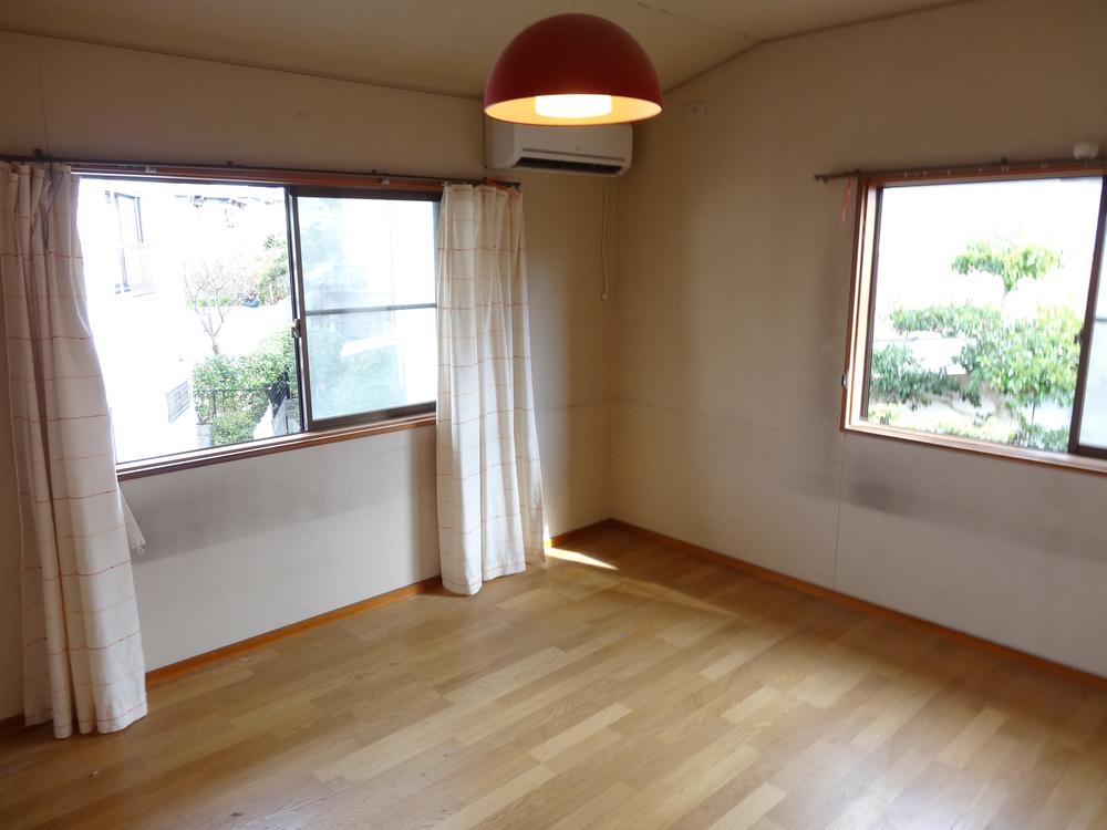 Non-living room. Indoor (12 May 2013) Shooting