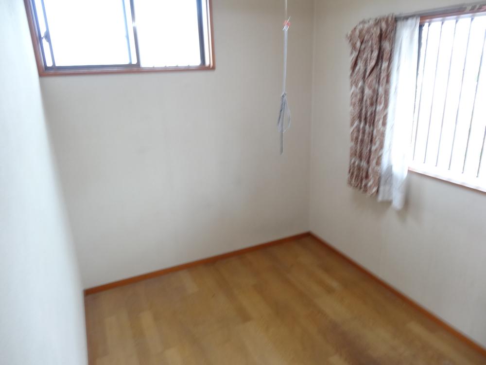 Non-living room. Indoor (12 May 2013) Shooting