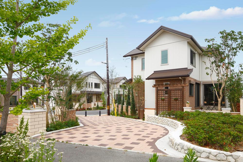 Sale already cityscape photo. Local streets photo (July 2012 shooting)