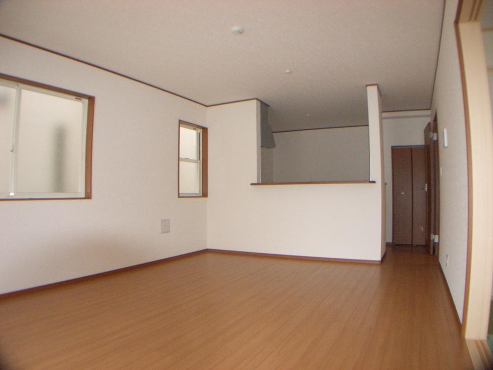 Same specifications photos (living)