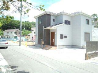 Local photos, including front road. Cityscape