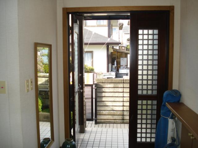 Entrance. Local (January 2014) Shooting