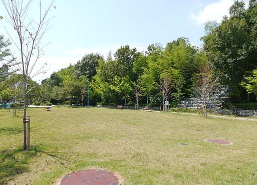 Police station ・ Police box. Central Park, which can come in a 2-minute walk 270m to Ikegami Central Park has become a place of relaxation of the neighboring people.