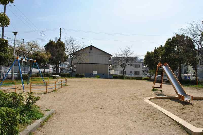 Other local. Nearby park 2-minute walk