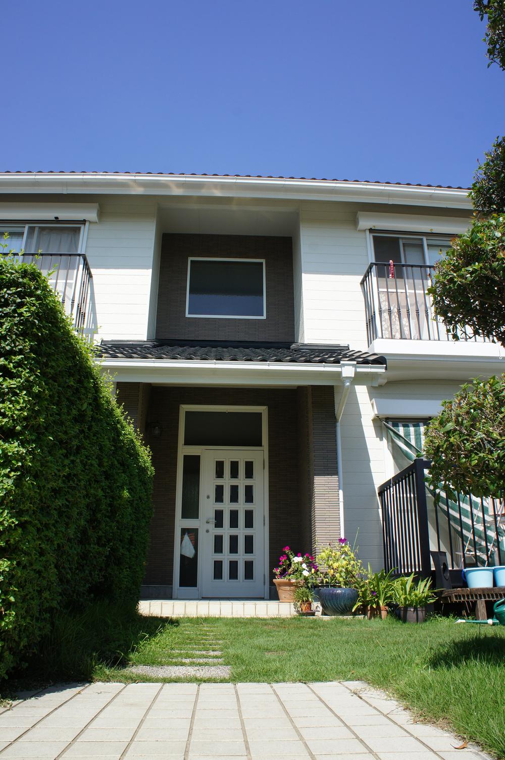 Entrance. Local (10 May 2013) Shooting